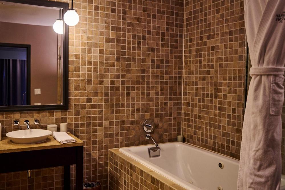 One Bedroom Harbor View Terrace Suite interior